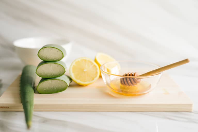 معرفی بهترین ترکیبات مراقبت از پوست برای رفع جای جوش و آکنه